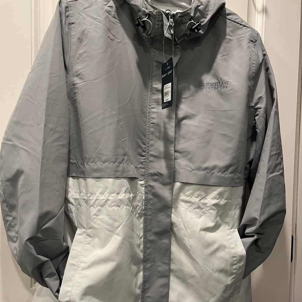 Woman’s XL raincoat Magellan Outdoors Water Resistant Jacket windbreaker